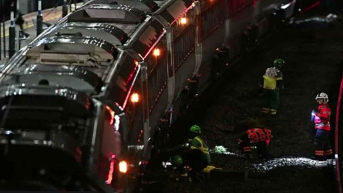 চলন্ত ট্রেনে ভয়াবহ ছুরিকাঘাতে আহত ১০, আশঙ্কাজনক নয়জন