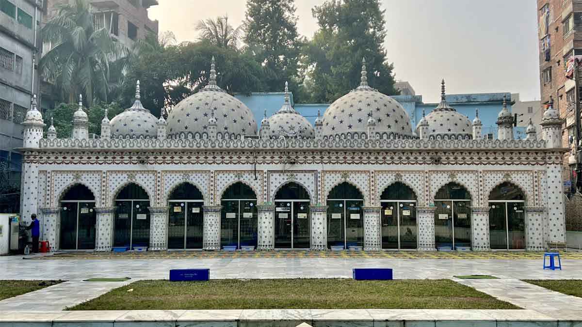 পুরান ঢাকার তারা মসজিদ: স্থাপত্য ঐতিহ্যের নক্ষত্র