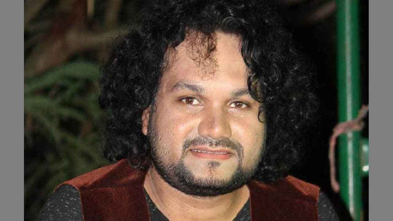 ৩৪-এ না ফেরার দেশে জনপ্রিয় গায়ক