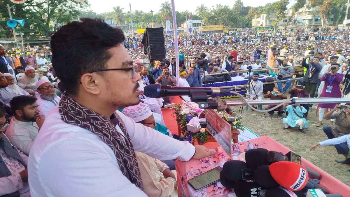 রাজনীতিতে নতুন দৃষ্টান্ত সৃষ্টি করতে চাই: ভিপি সাদিক কায়েম