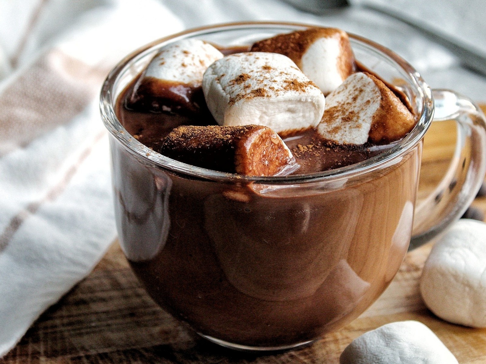 Vegan-Creamy-Coconut-Hot-Chocolate-Coffee-Feature
