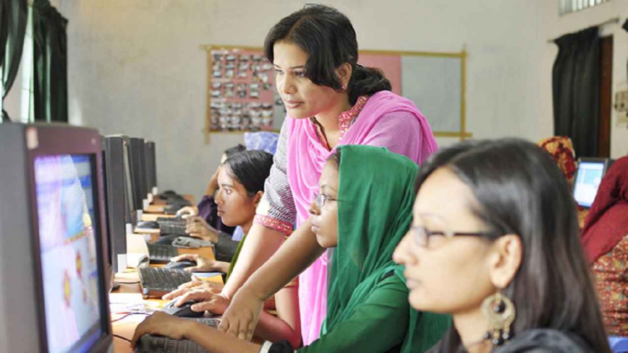 নানা বিষয়ে বিনামূল্যে নারীদের প্রশিক্ষণের সুযোগ