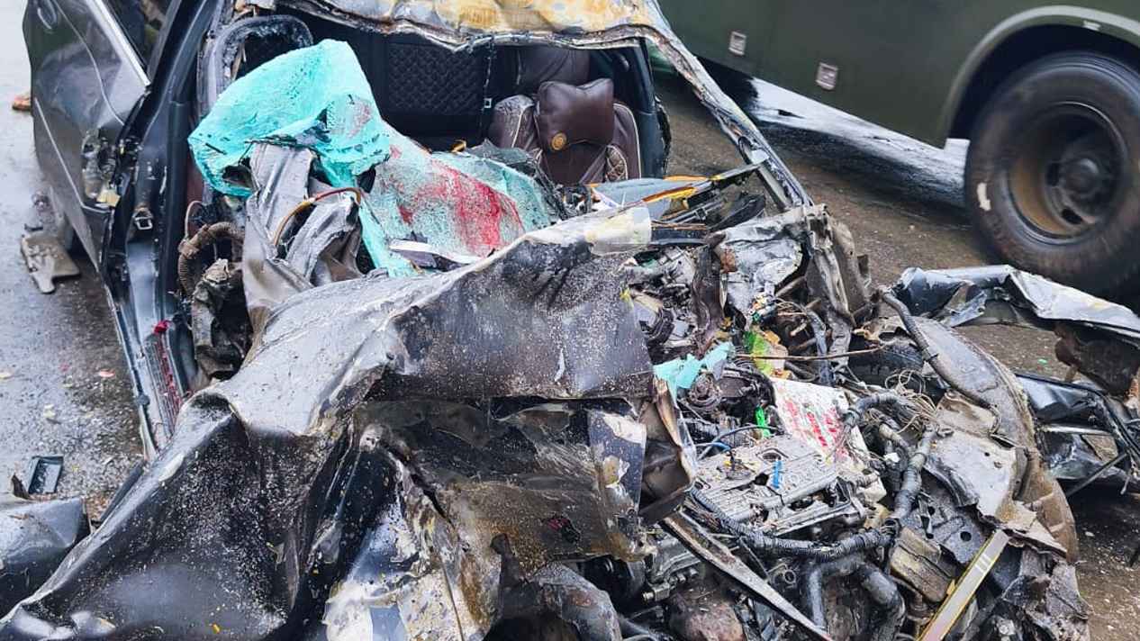 সিলেটে বাস-প্রাইভেটকার মুখোমুখি সংঘর্ষে বাবা ও মেয়ে নিহত