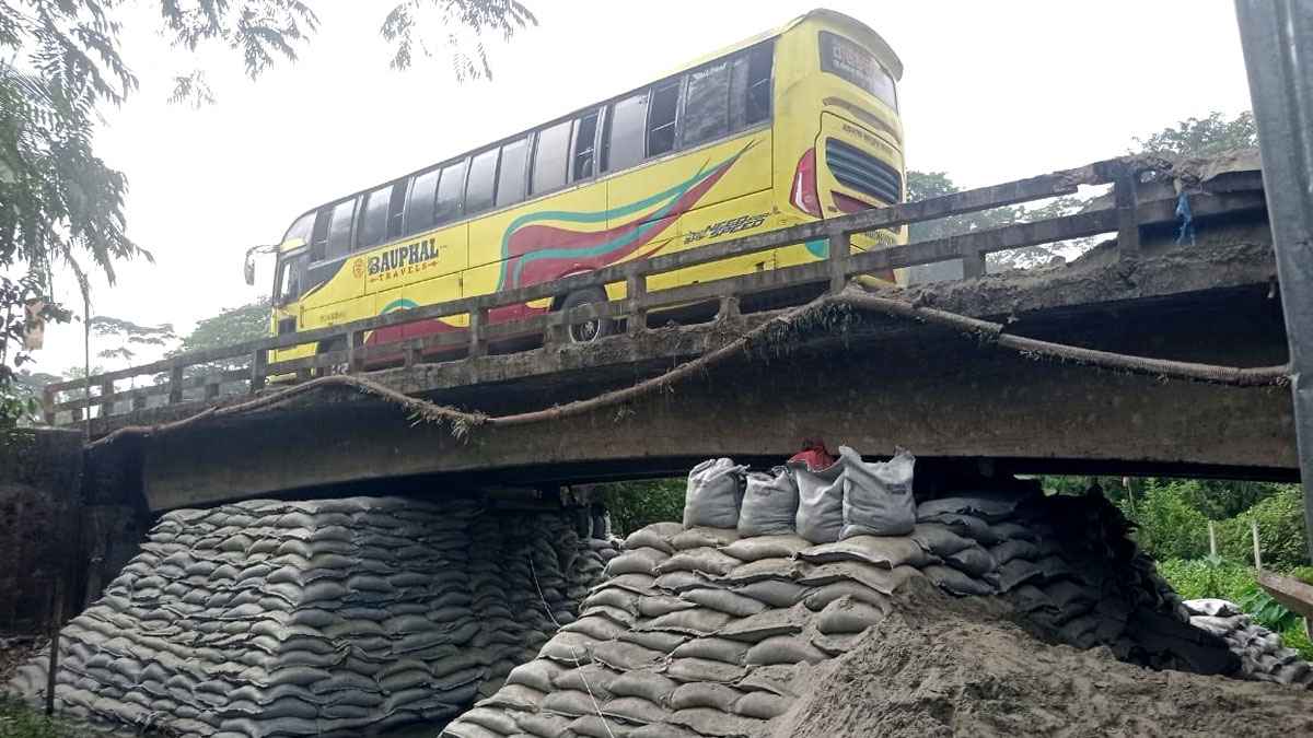 ঢাকা-বরিশাল মহাসড়কে দুই সপ্তাহ ধরে মৃত্যু আতঙ্ক