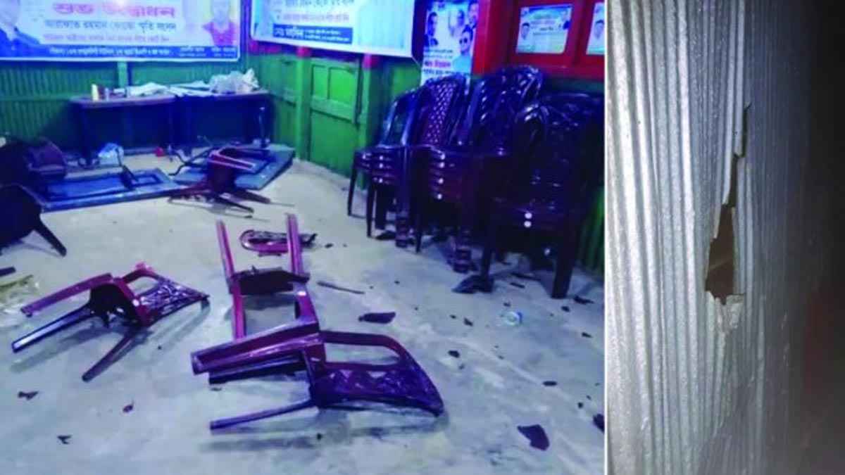 চৌদ্দগ্রামে বিএনপি-জামায়াতের সংঘর্ষ, দলীয় কার্যালয় ও বাড়ি ভাঙচুর