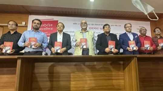 ব্যাংকের শরীরে যে এত রোগ তা আগে জানা যায়নি: দেবপ্রিয় ভট্টাচার্য