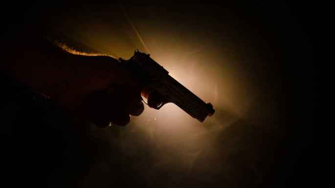 গুলি করে পালানোর সময় দ্রুত গতিতে রিকশা না চালানোয় চালককেও গুলি