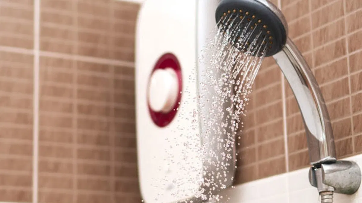 শীতকালে গিজার চালু রেখে গোসল করছেন? জানুন কী বিপদ অপেক্ষা করছে