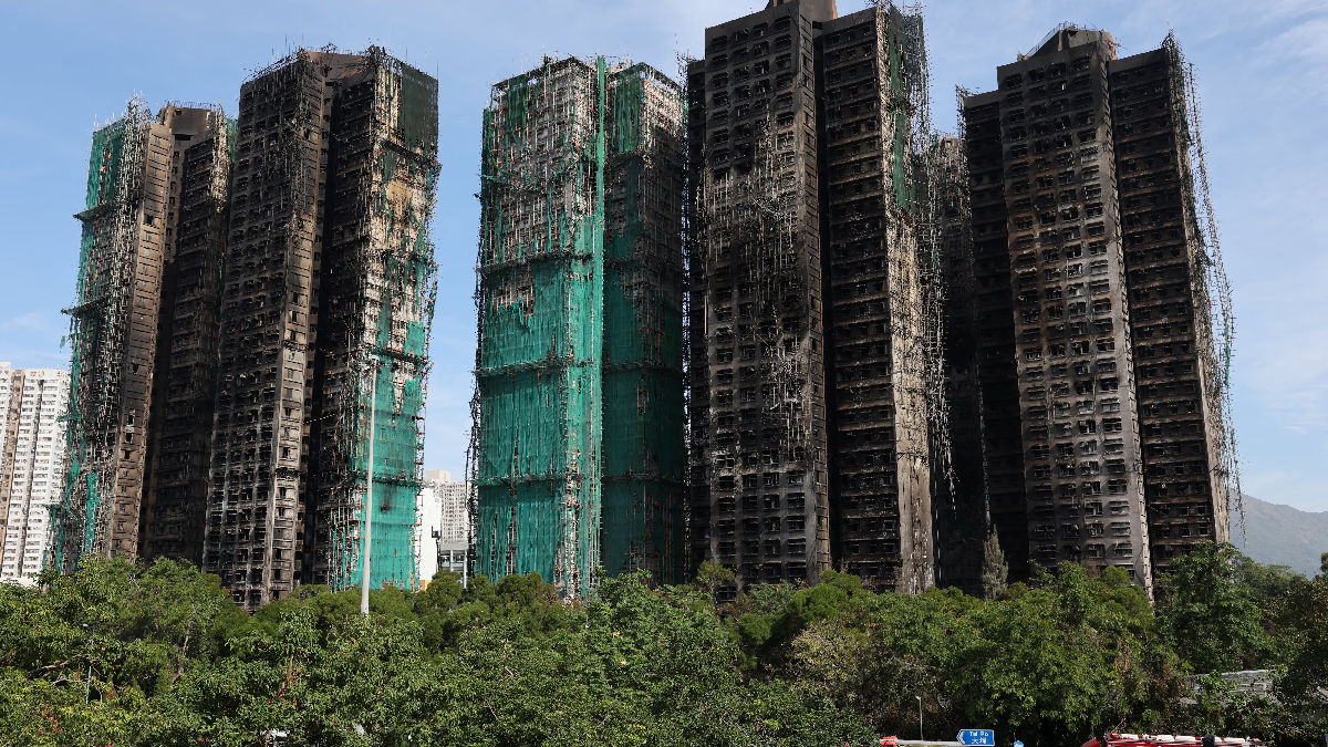 হংকংয়ের ভয়াবহ অগ্নিকাণ্ডে নিহত বেড়ে ১২৮, নিখোঁজ ২ শতাধিক