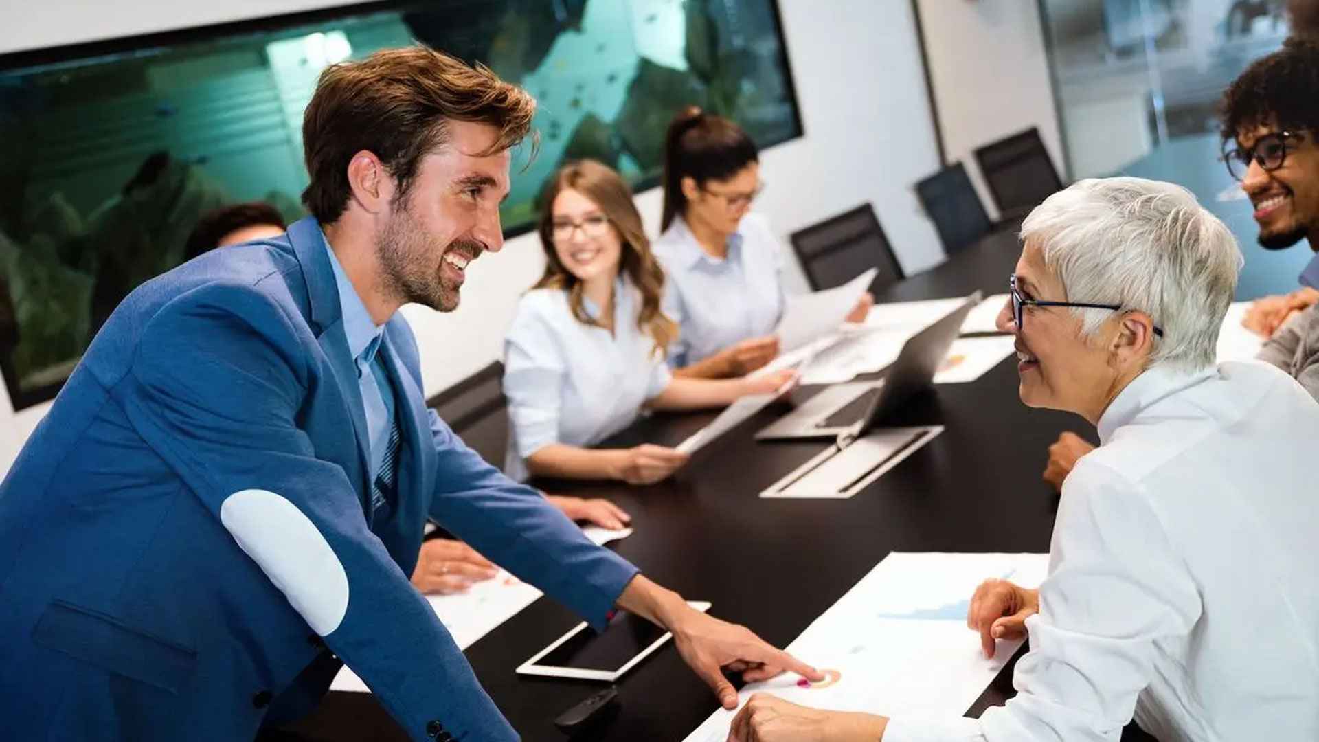 অভিজ্ঞ কর্মী খুঁজছে ইউএস-বাংলা এয়ারলাইন্স