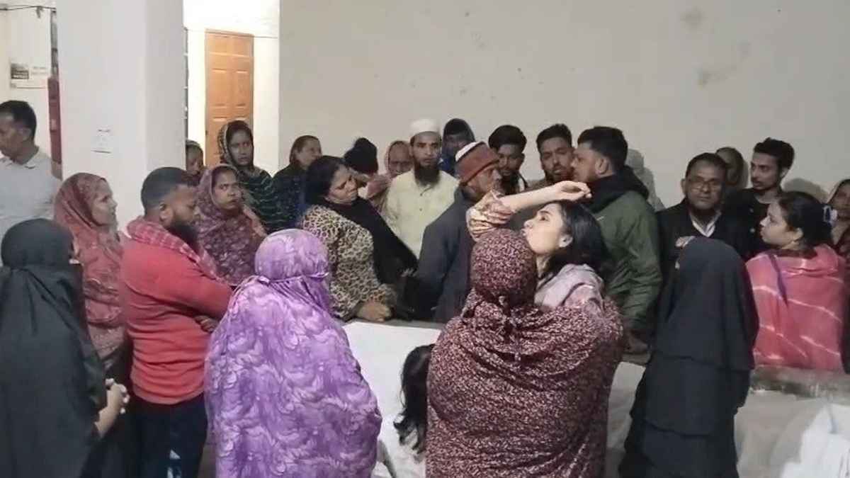 গজারিয়ায় প্রকাশ্যে যুবককে কুপিয়ে হত্যা