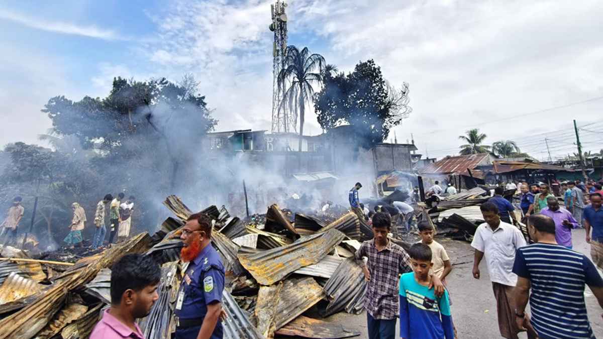 খাগড়াছড়িতে বাজারে আগুনে ১৪ দোকান পুড়ে ছাই