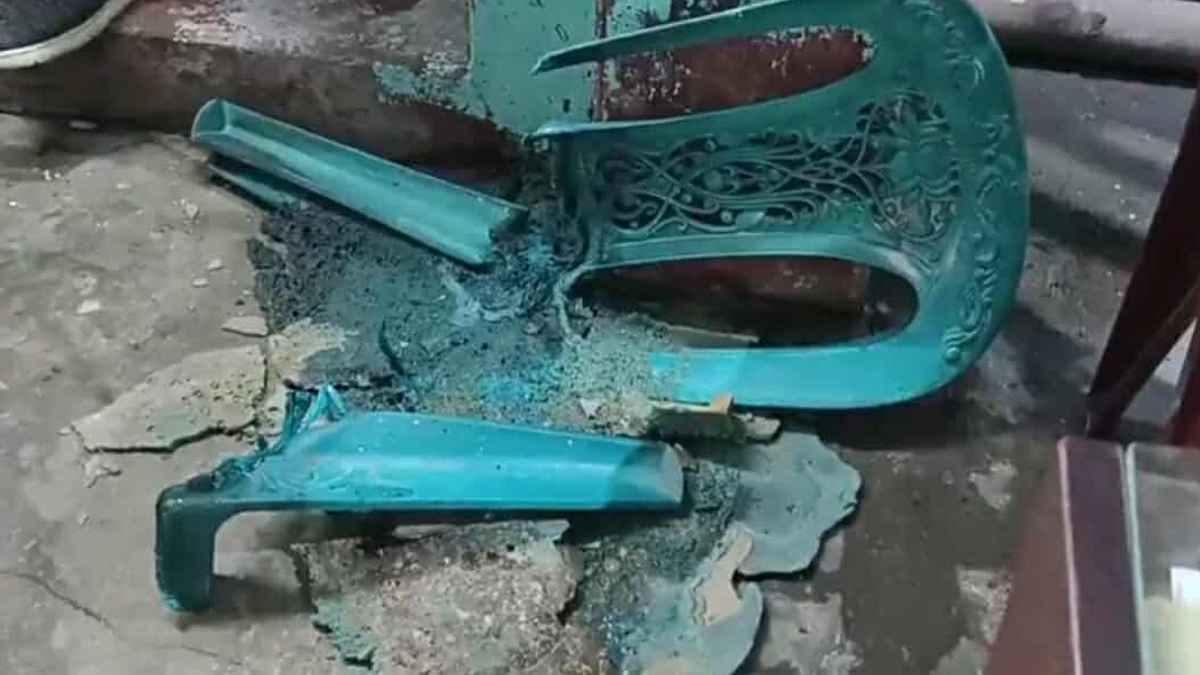 খুলনা সাব রেজিস্ট্রি অফিসে পেট্রোল বোমা নিক্ষেপ