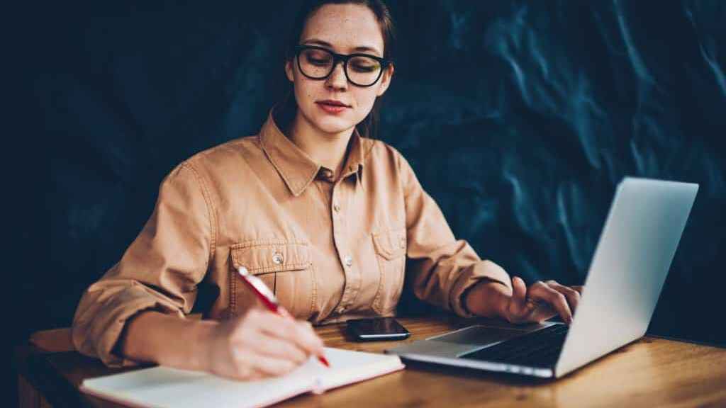 চ্যাটজিপিটি যেভাবে ‘রাইটিং অ্যাসিসট্যান্ট’ হয়ে উঠল