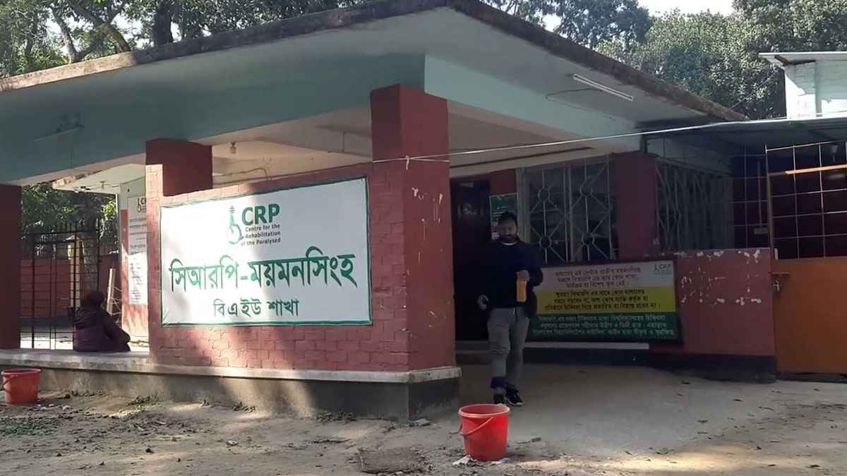 বাকৃবি ক্যাম্পাসে সিআরপি কর্মকর্তাদের বিরুদ্ধে অপেশাদার আচরণের অভিযোগ