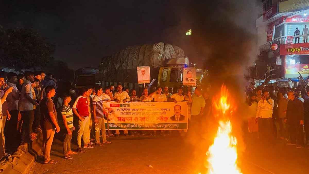 মনোনয়ন না পাওয়ায় আসলাম চৌধুরীর সড়ক অবরোধ করেছে সমর্থকরা