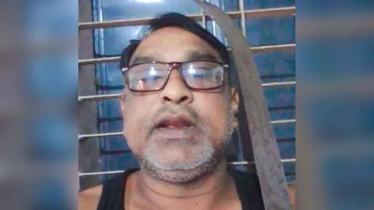ভিউ বাড়ানোর আশায় রামদা হাতে ফেসবুকে শিক্ষকের পোস্ট, ভিডিও ভাইরাল