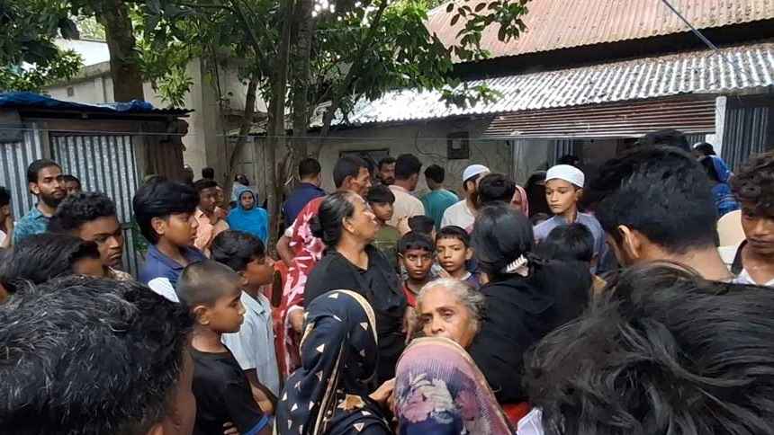 নরসিংদীতে দুই ভাইকে কুপিয়ে হত্যা