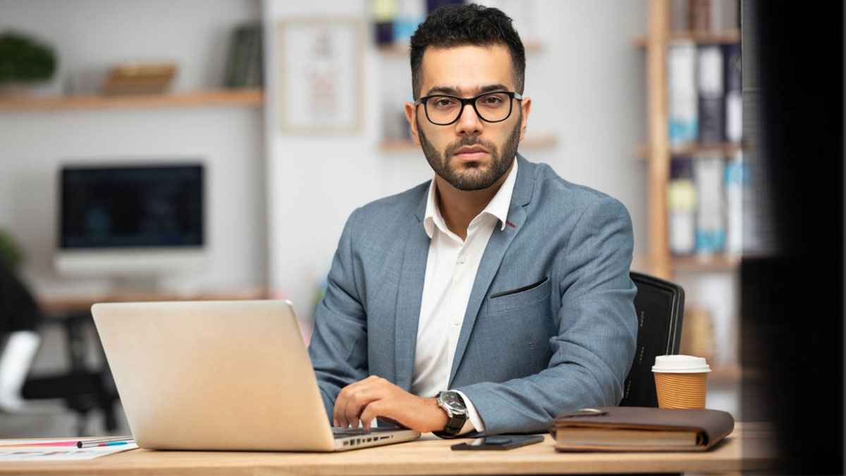 অফিসে নিজের যোগ্যতা প্রমাণ করবেন কীভাবে