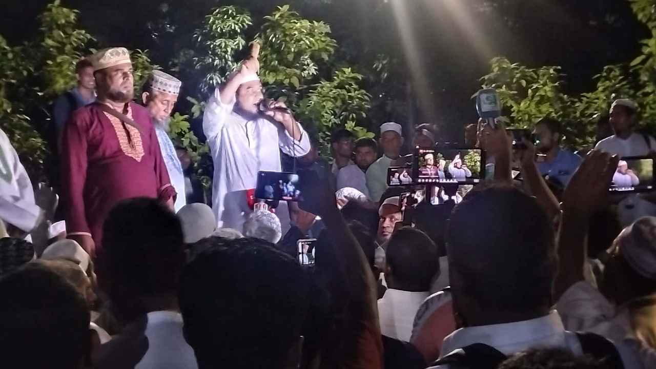 ৪ ঘণ্টা পর সড়ক ছেড়ে দিলেন ইবতেদায়ি শিক্ষকরা