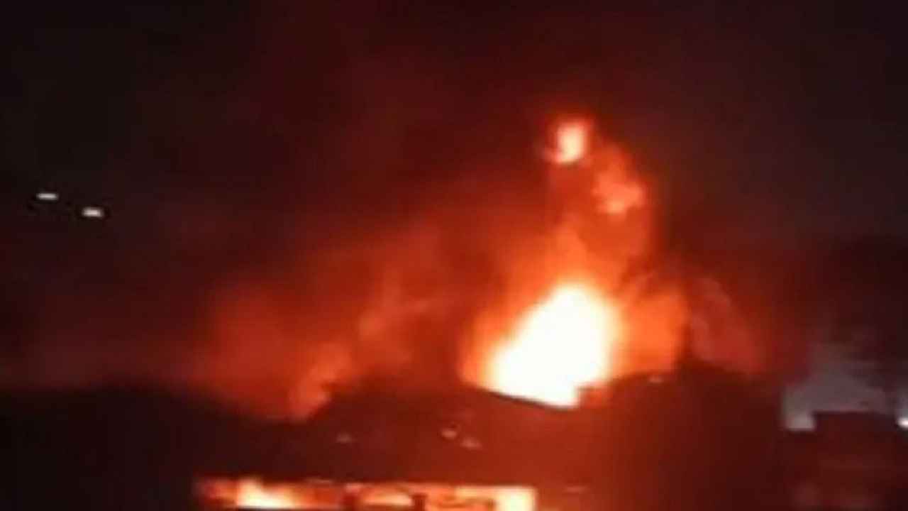 মগবাজারের দিলু রোডে বহুতল ভবনে আগুন