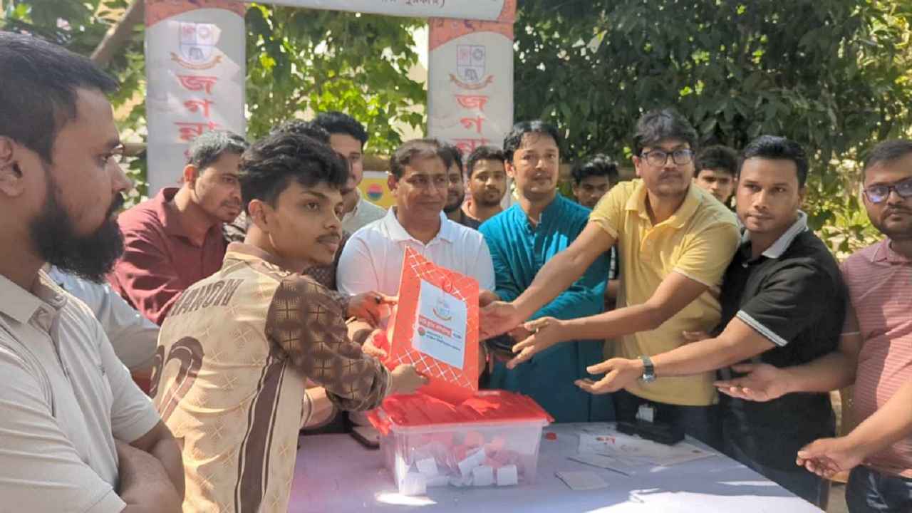 ছাত্রদলের আয়োজনে জবিতে কুইজ প্রতিযোগিতা