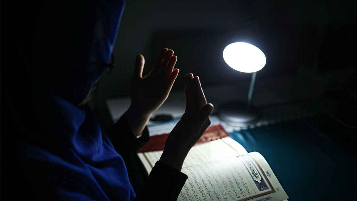 অনুপ্রেরণার অনন্য দৃষ্টান্ত: ৭০ বছর বয়সে কোরআন হিফজ করলেন সৌদি নারী