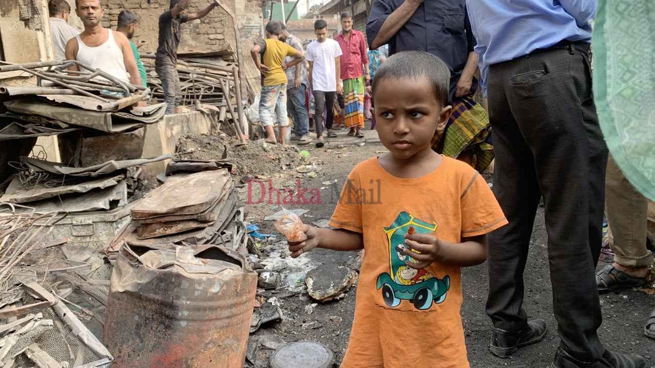 ভস্মিভূত কড়াইল: ছোট্ট রাফি ভুলতে পারছেন না শখের সাইকেলটির কথা!