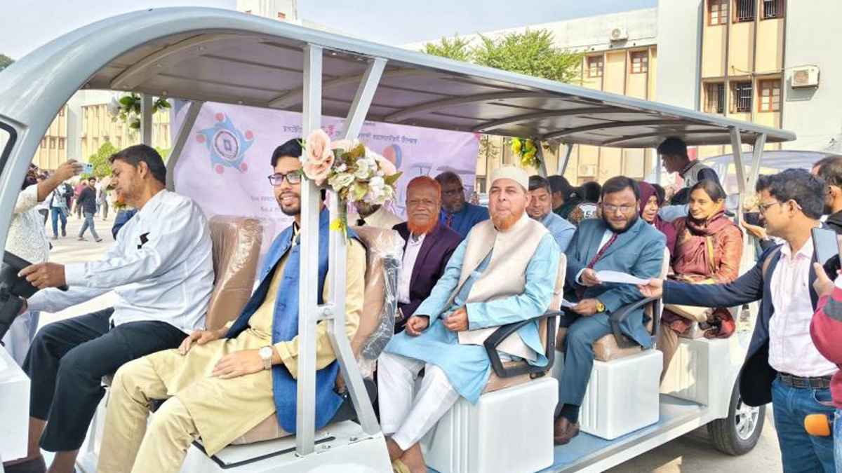 রুয়ার উদ্যোগে রাজশাহী বিশ্ববিদ্যালয়ে চালু হলো ৫ ই-কার