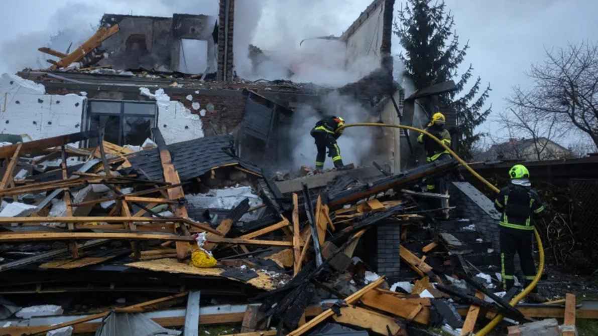 কিয়েভে রুশ হামলায় নিহত ৬, ইউক্রেনের প্রতিনিধিদল যুক্তরাষ্ট্রে