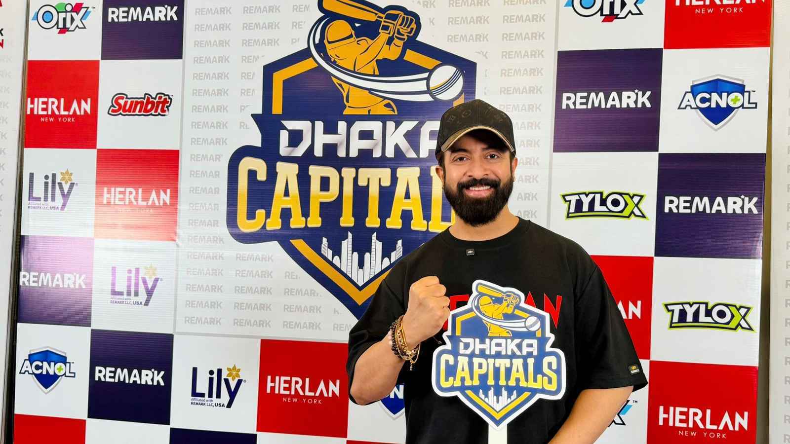 পাঁচ বছরের জন্য ঢাকা ক্যাপিটালস-এর মালিকানায় শাকিব খান