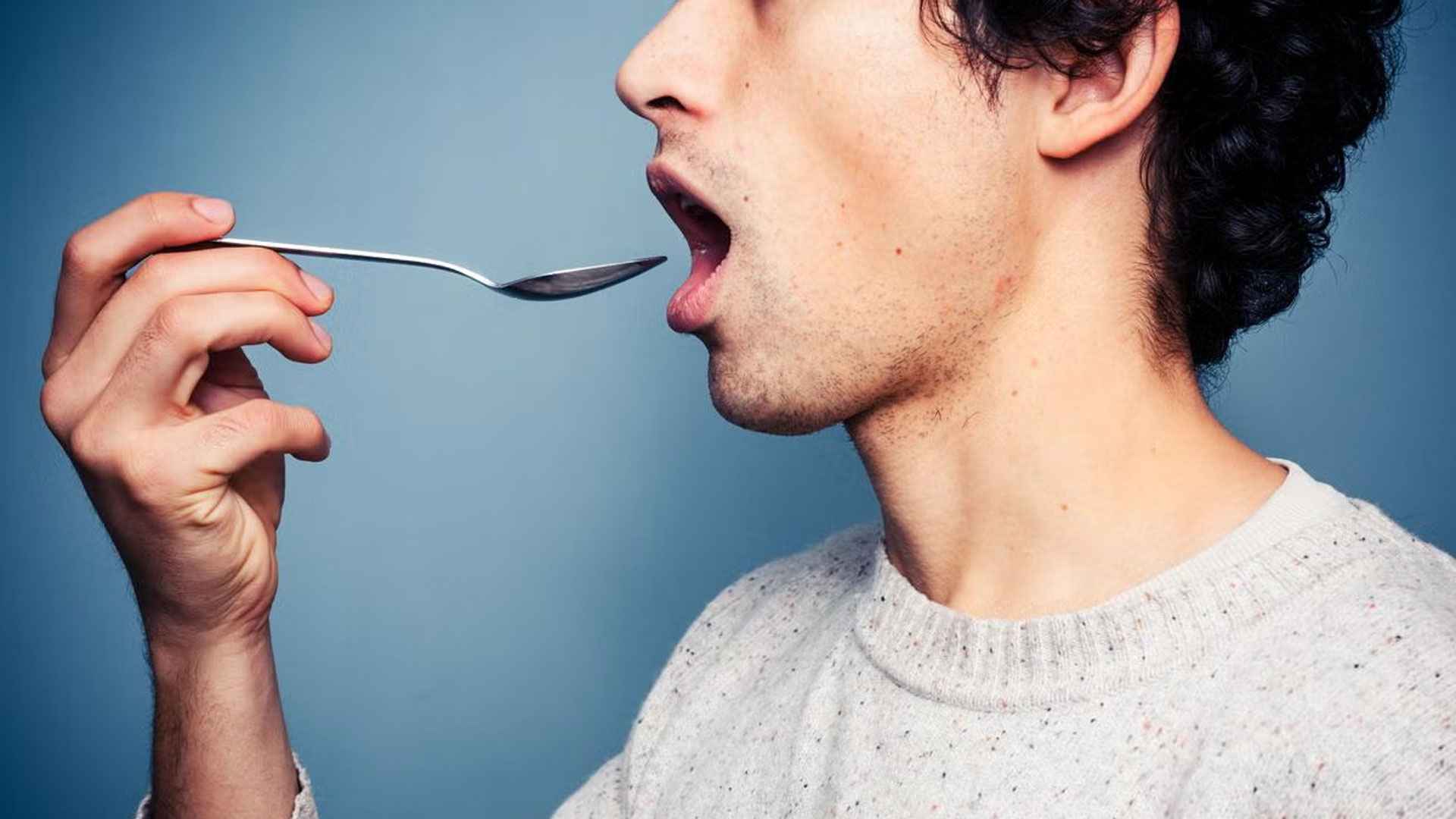 মুখে চামচ দিয়েই বুঝুন কিডনির কী হাল 