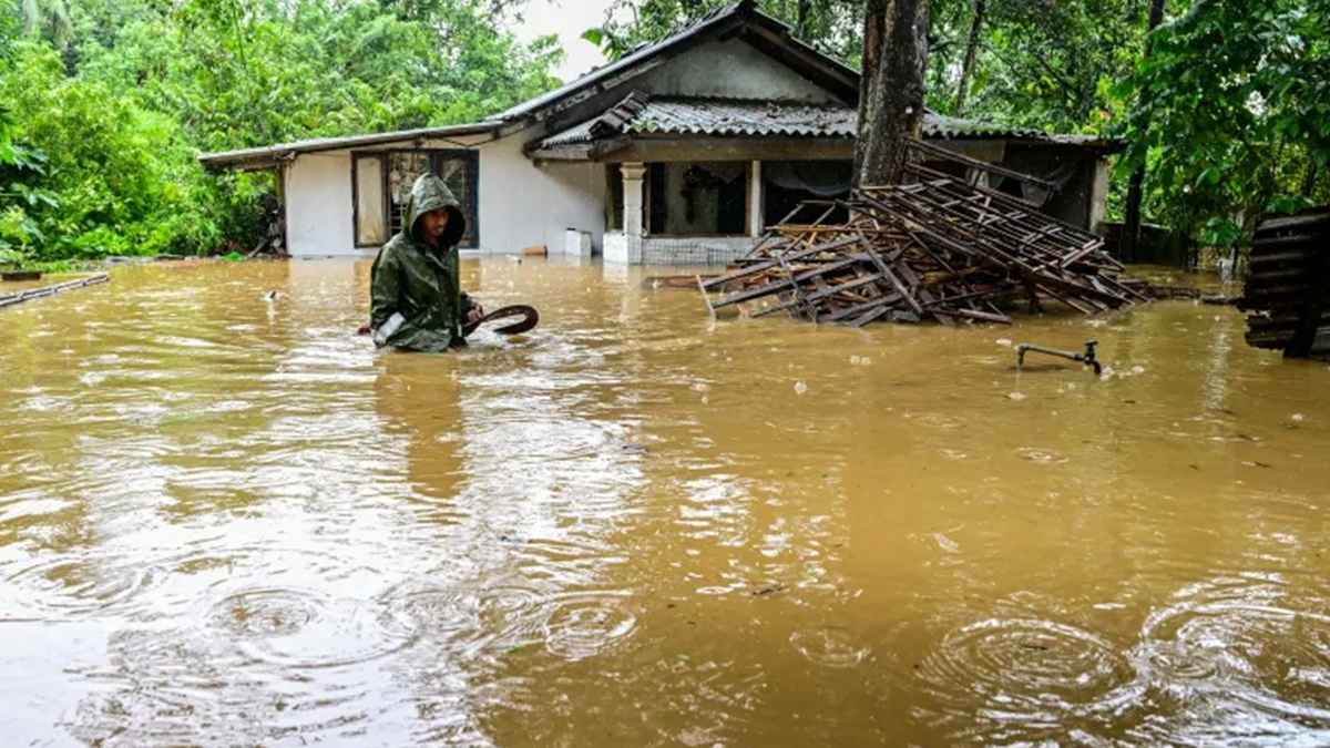 দিতওয়ার তাণ্ডবে বিপর্যস্ত শ্রীলঙ্কা, নিহত বেড়ে ১৩২