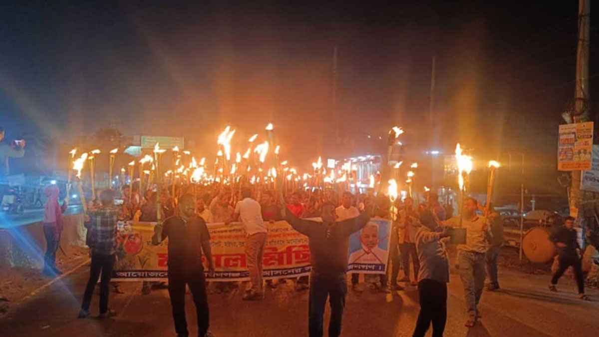 নারায়ণগঞ্জ-৩: বিএনপির প্রার্থী পরিবর্তনের দাবিতে মশাল মিছিল