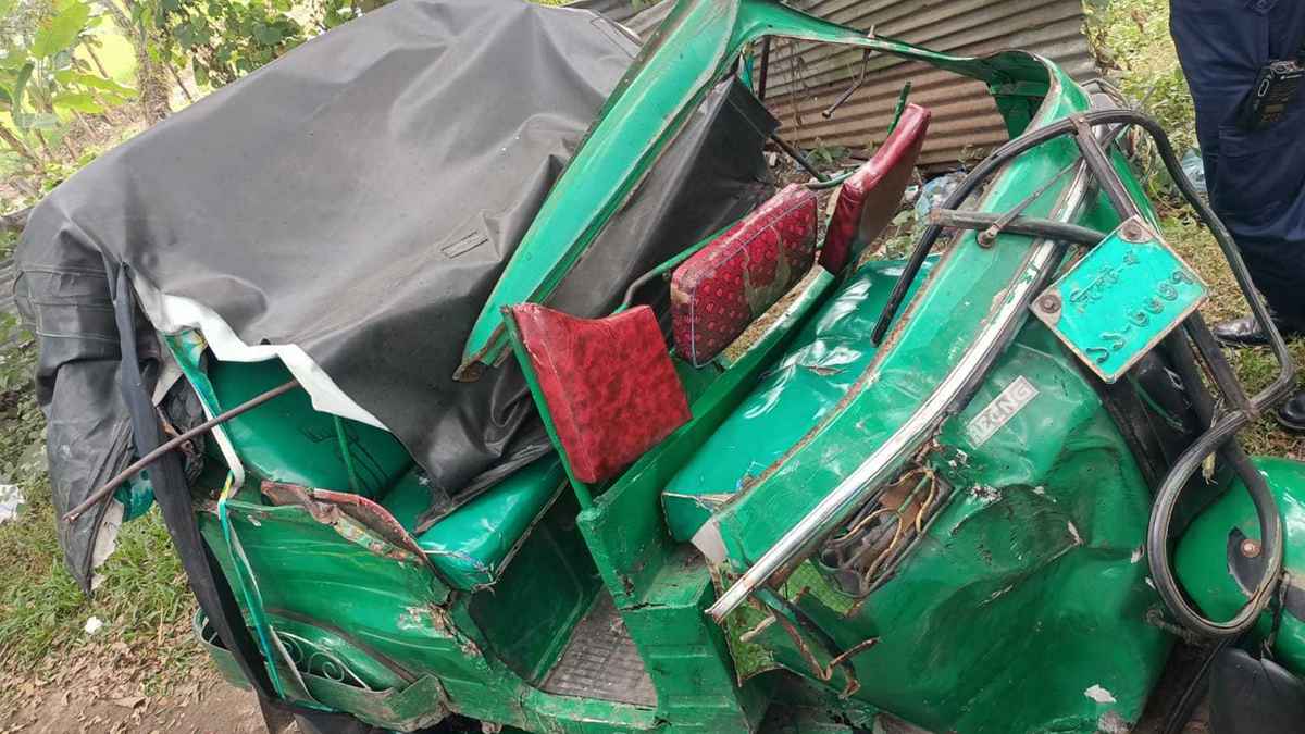 ট্রাকচাপায় প্রাণ গেল অটোরিকশা চালকের