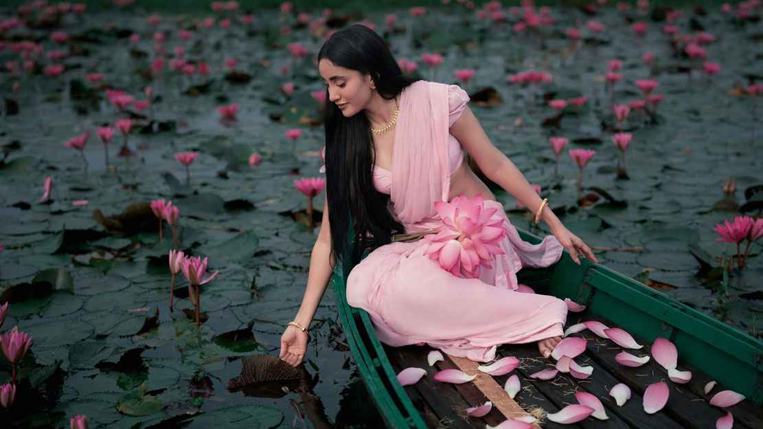 তরুণ প্রজন্ম পোশাক নিয়ে জাজমেন্টাল না: মিথিলা 