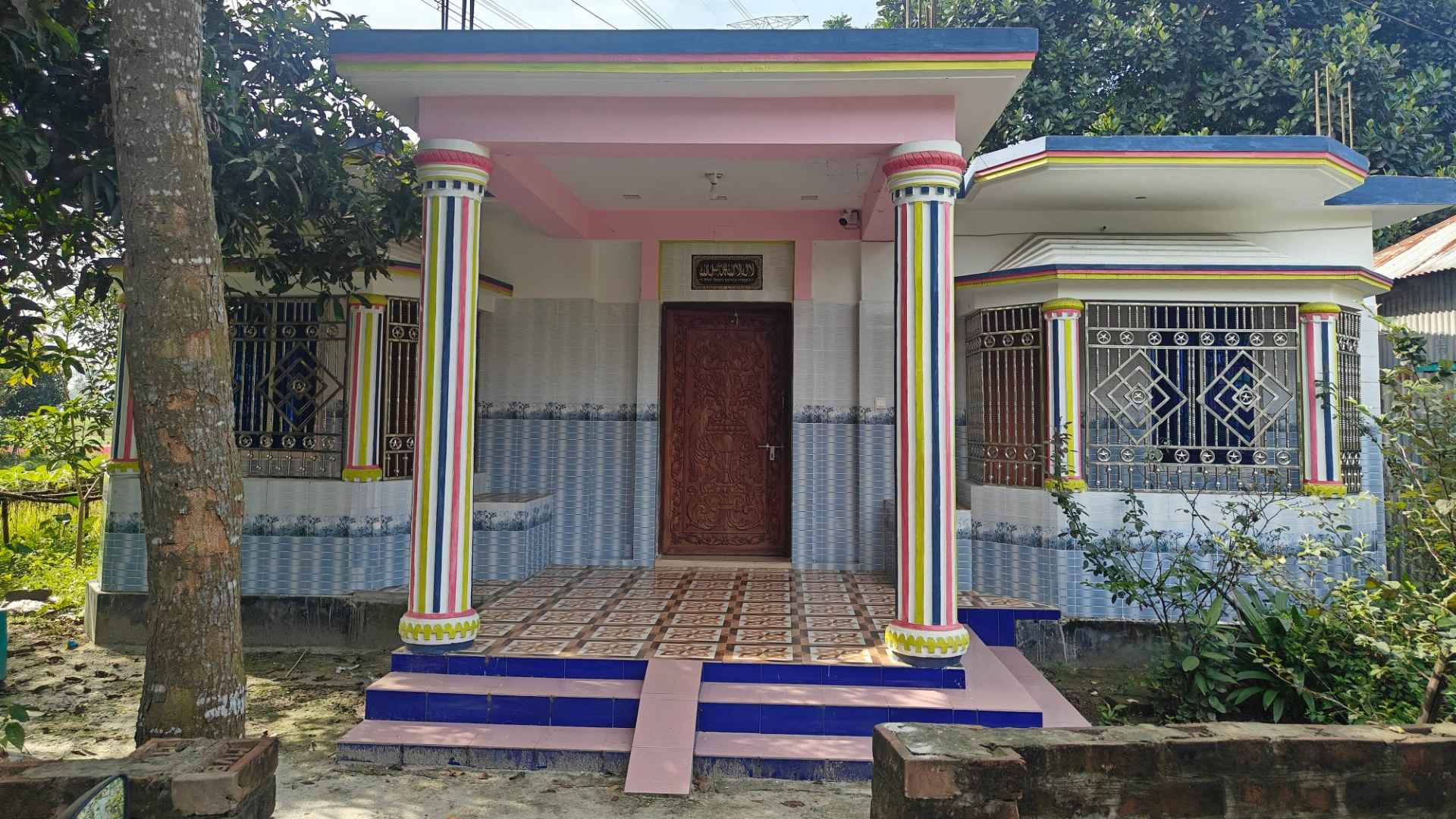 প্রবাসীর স্ত্রীকে বেঁধে ১১ লাখ টাকার মালামাল লুট, আতঙ্কে ভুক্তভোগীরা