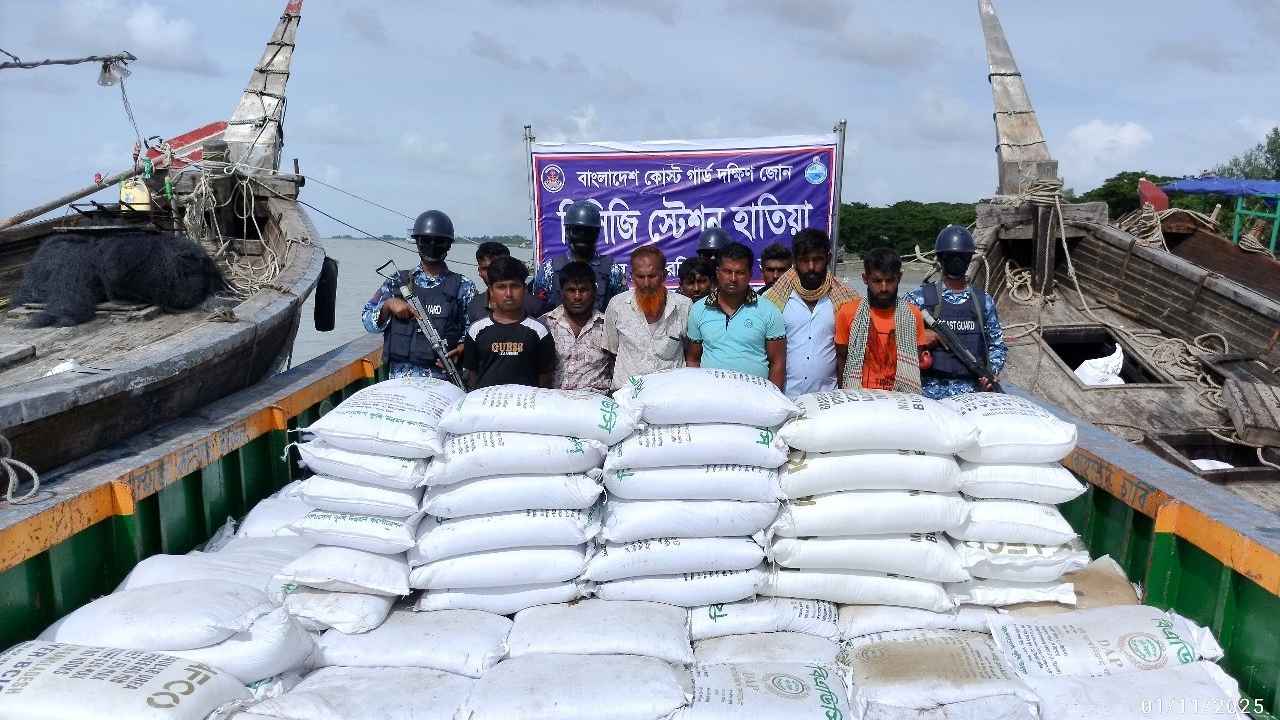 মায়ানমারে পাচারকালে বিপুল পরিমাণ সারসহ ৯ পাচারকারী আটক