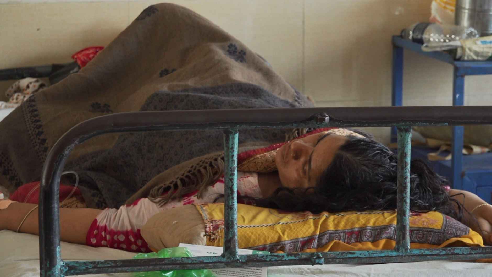 ঝিনাইদহে সামাজিক বিরোধের জেরে গৃহবধূর ওপর হামলা