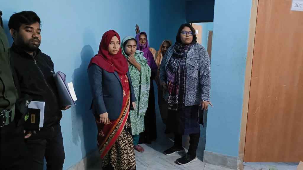 মহেশপুরে সরকারি ওষুধসহ নার্স ও হাসপাতাল মালিক আটক