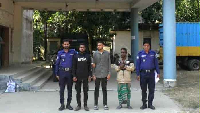 সংবাদ সংগ্রহকালে সাংবাদিকের ওপর হামলা: গ্রেফতার ৩