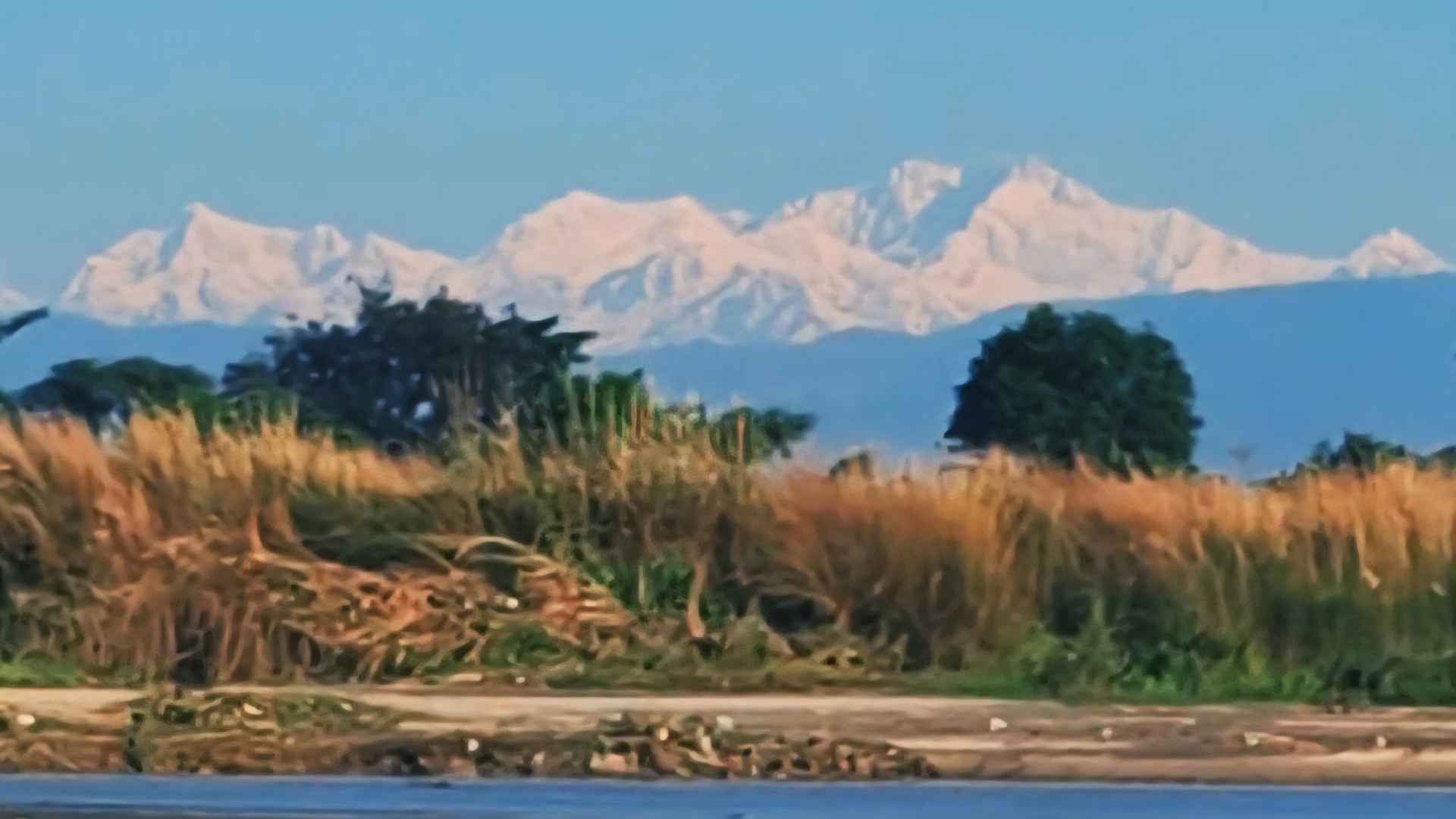 তেঁতুলিয়ায় আবারও দেখা মিলছে কাঞ্চনজঙ্ঘার অপরূপ সৌন্দর্য