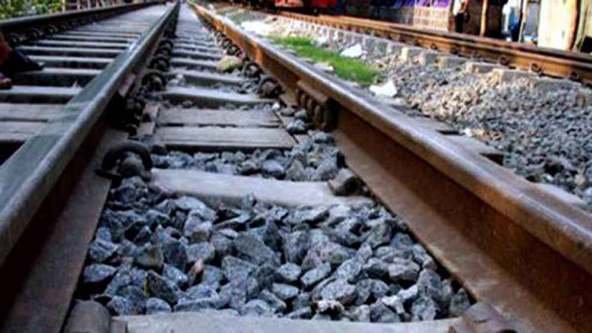  চকরিয়ায় রেললাইনে কাটা পড়ে অজ্ঞাতপরিচয় ব্যক্তি নিহত