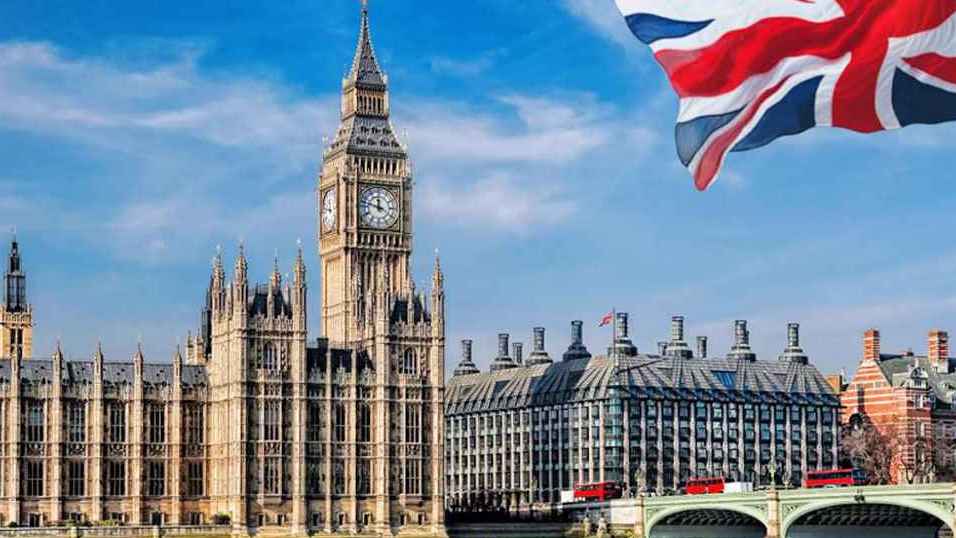 যুক্তরাজ্যে স্থায়ী হতে অপেক্ষায় থাকতে হবে ২০ বছর!