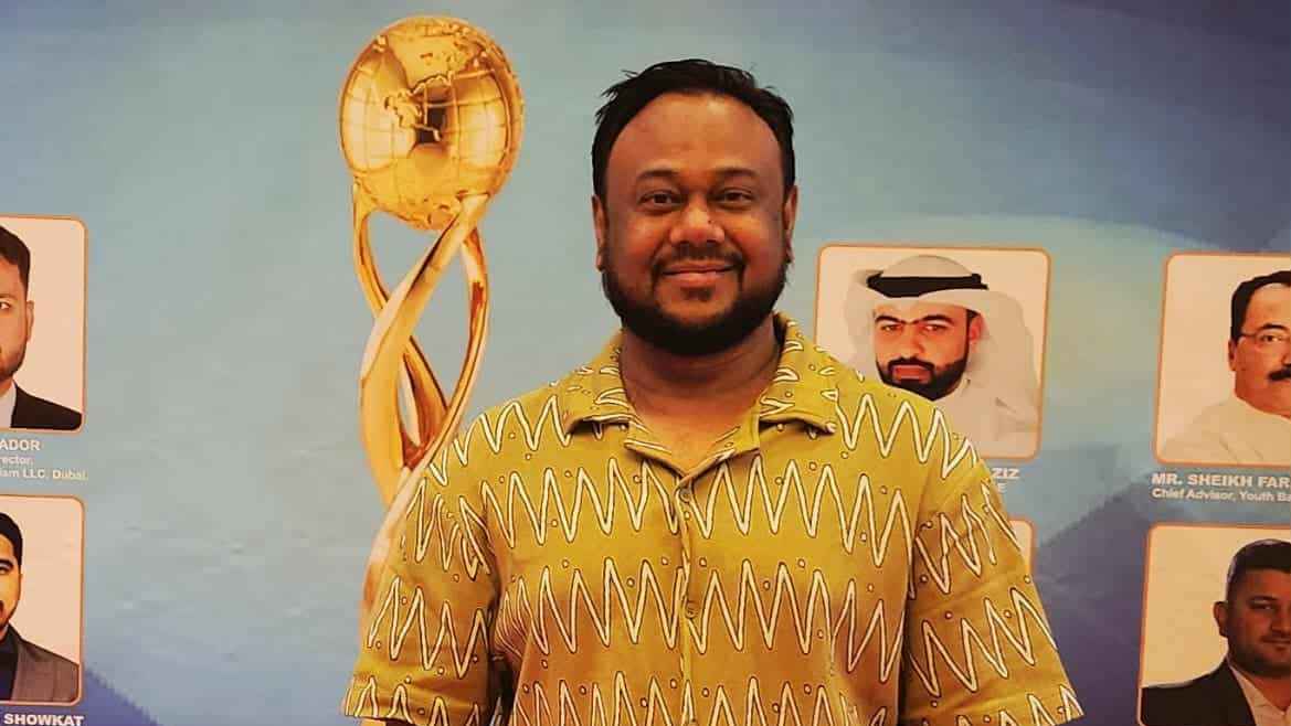 দুবাইতে সম্মাননা পেলেন জুলফিকার জাহেদী