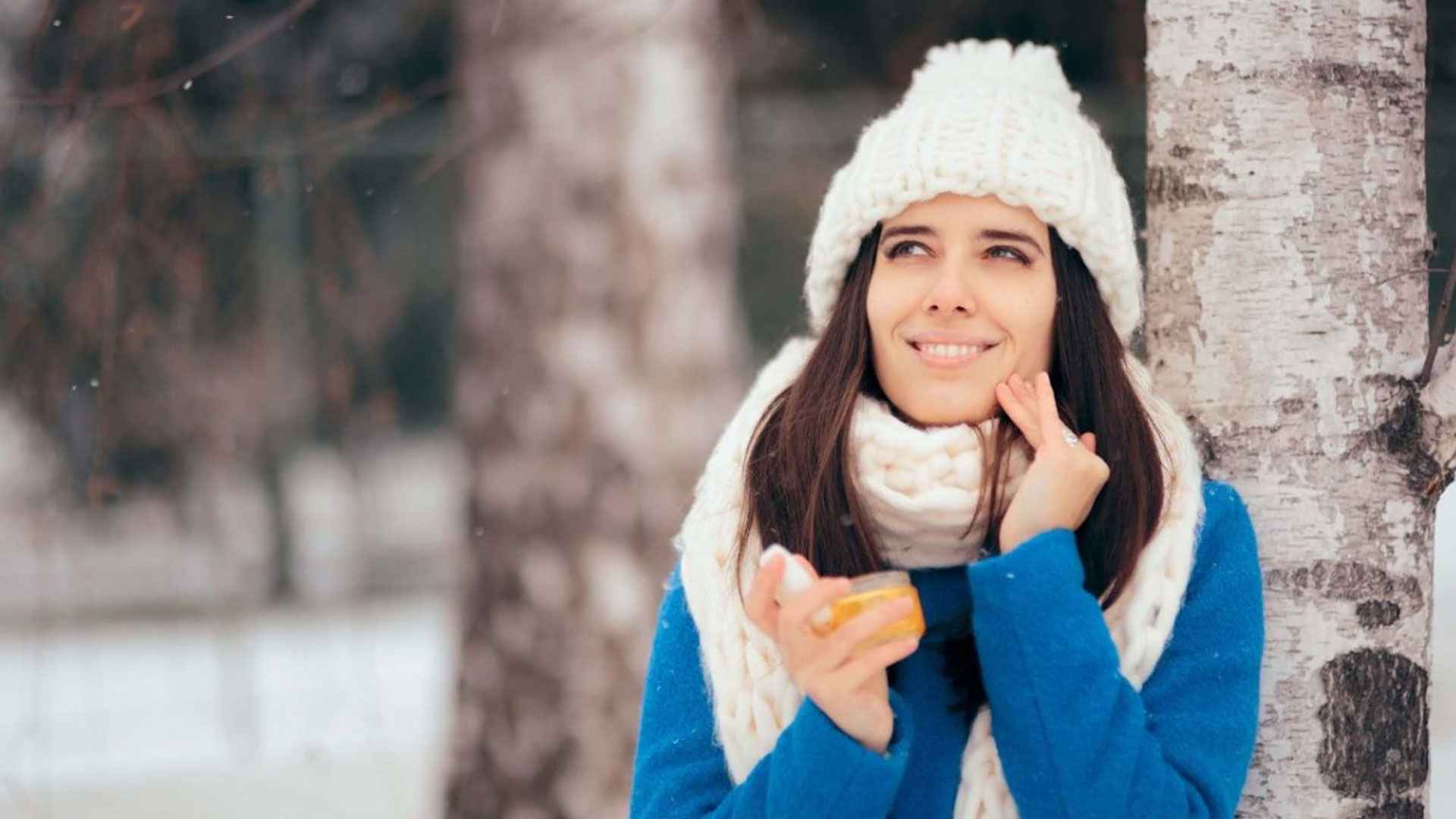 শীতে ত্বক টানটান লাগে কেন? শুষ্কতা দূর করার ঘরোয়া উপায়