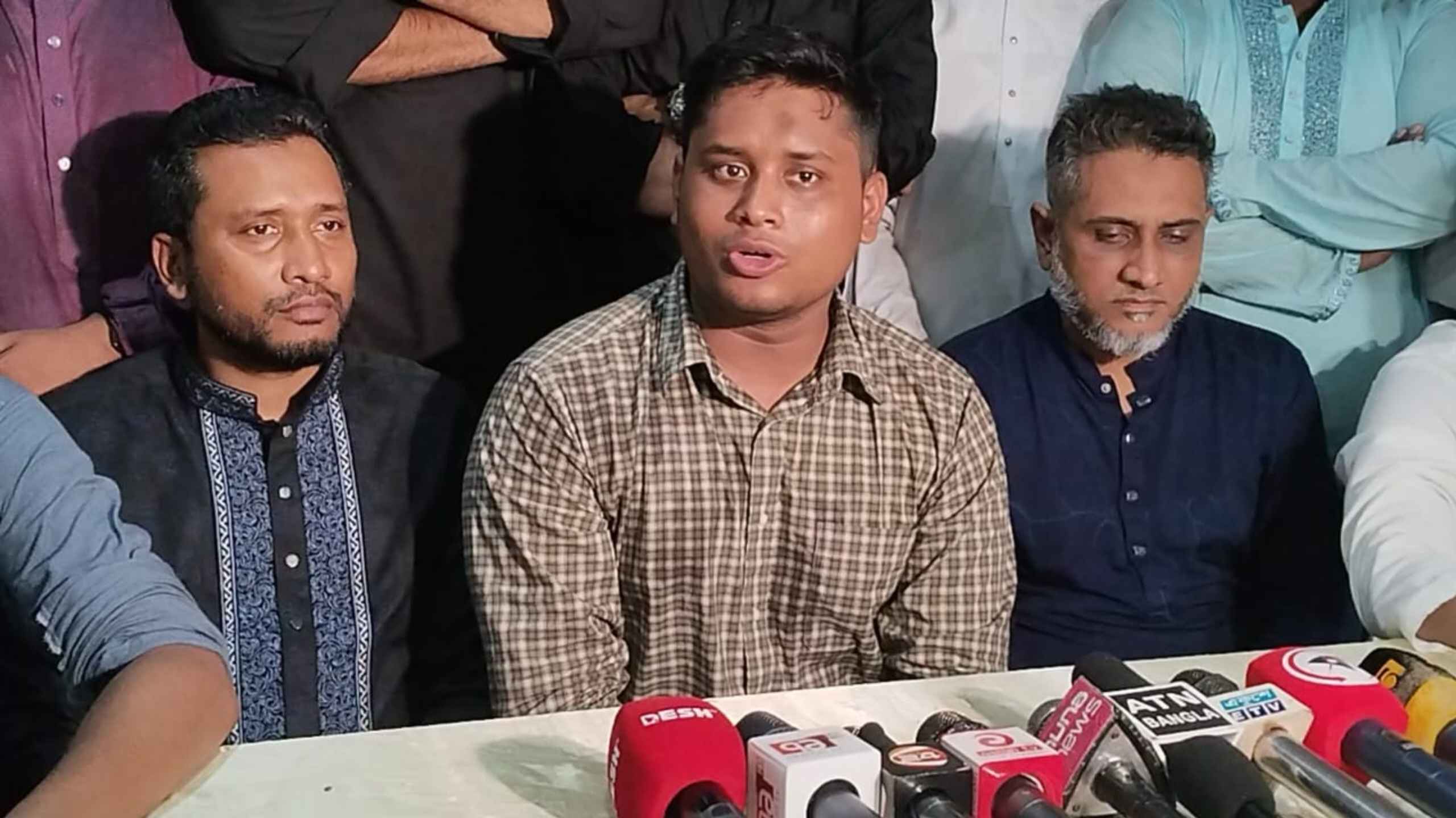 নির্বাচনে ডিসি-এসপিদের খেলোয়াড় হিসেবে নামানোর চক্রান্ত হচ্ছে: হাসনাত