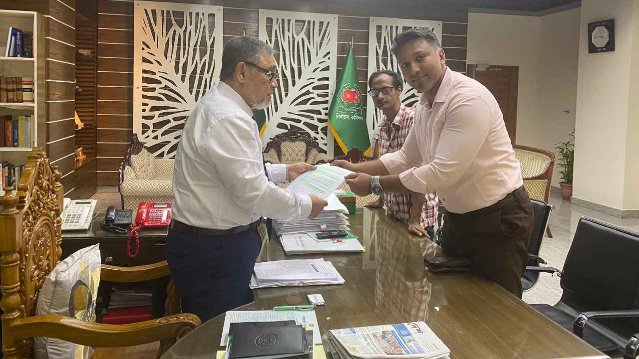 ‘‎এক দিকের কথা শুনলে আরেক দিকের চাপ আসে— মৌলিক বাংলাকে সিইসি’ 