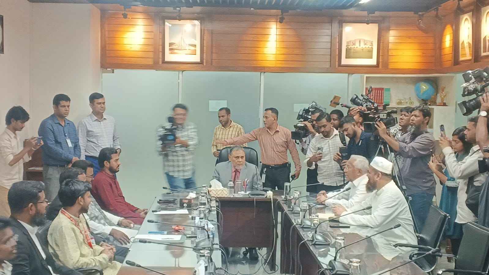 সিইসির সঙ্গে বৈঠকে গণঅধিকার পরিষদ নেতারা