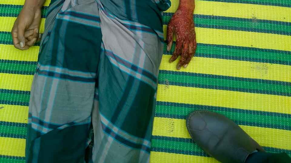 বিয়ের পর দিন আখখেতে মিলল বরের মরদেহ